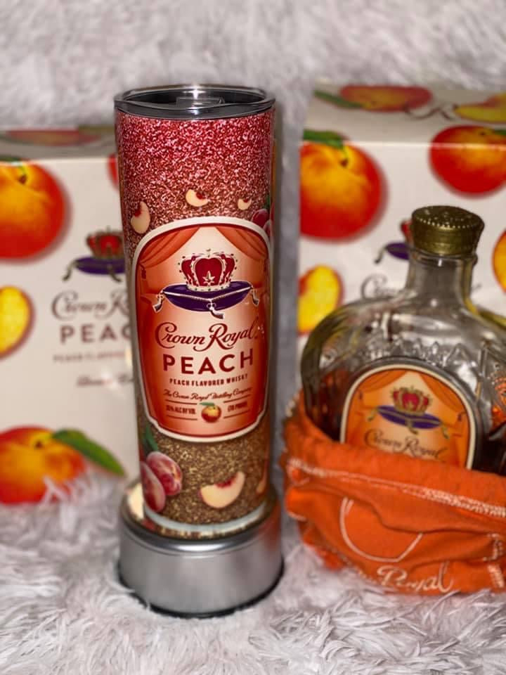 🍑 Peach Crown tumbler